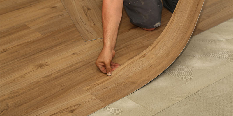 مزایای کفپوش پشت چسب دار - گسترش آرتا پارسیان اطلاعات پروژه های درحال ساخت